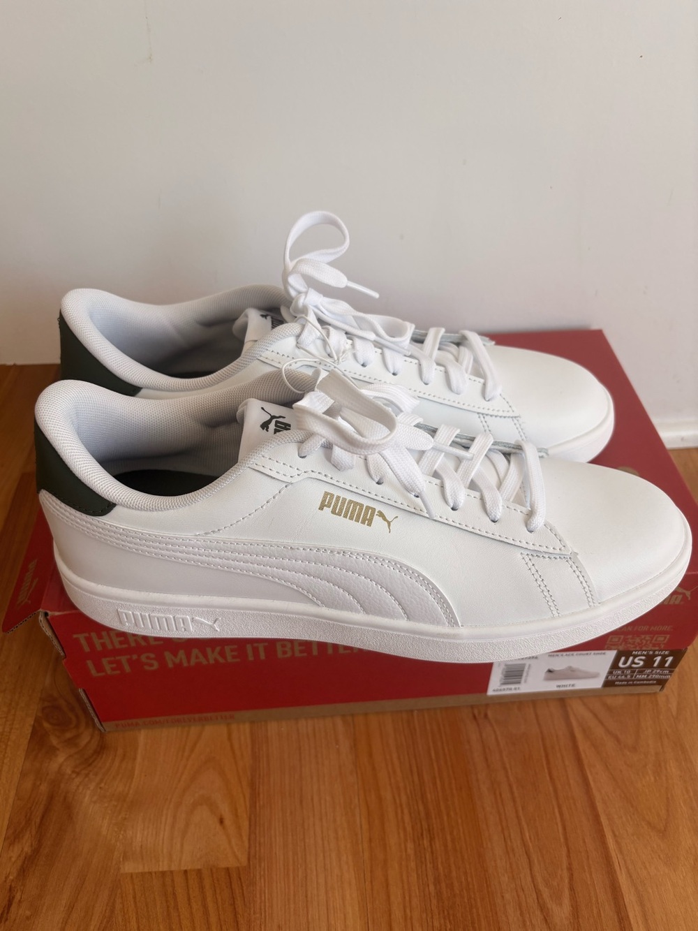 Puma White Low-Top Sneakers with Dark Green Heel and Gold Logo size 11